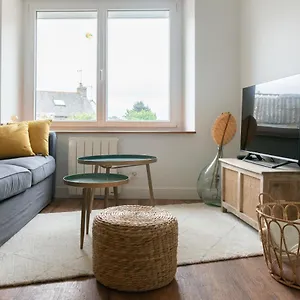 Au Reve Sale , Hillion France